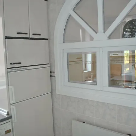 Con Piscina, Parking Y Terraza Apartment