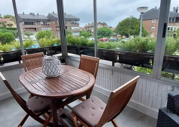 Con Piscina, Parking Y Terraza