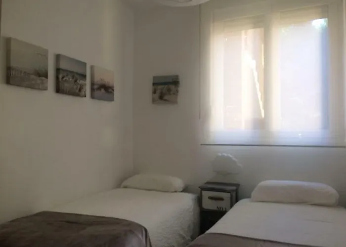 Con Piscina, Parking Y Terraza