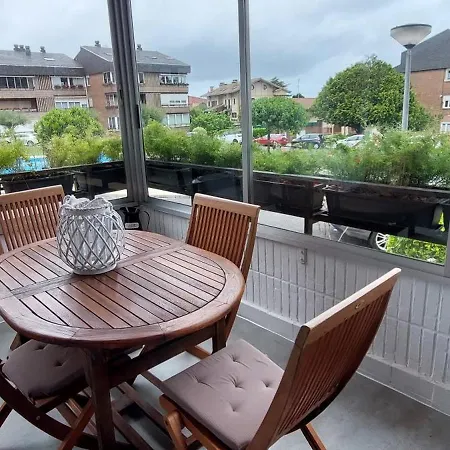 Con Piscina, Parking Y Terraza