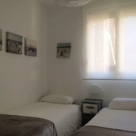 Con Piscina, Parking Y Terraza